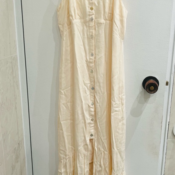 Ivory buttoned high-slit maxi dress - Picture 2 of 8